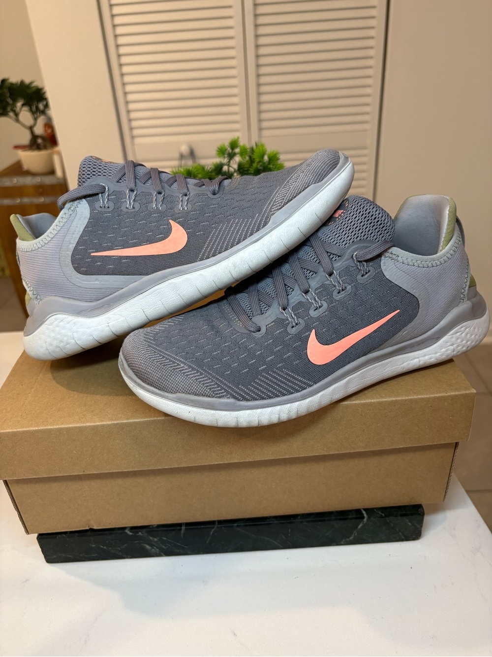 Nike Free Run Gray Coral Swoosh Women’s running shoes size 8.5